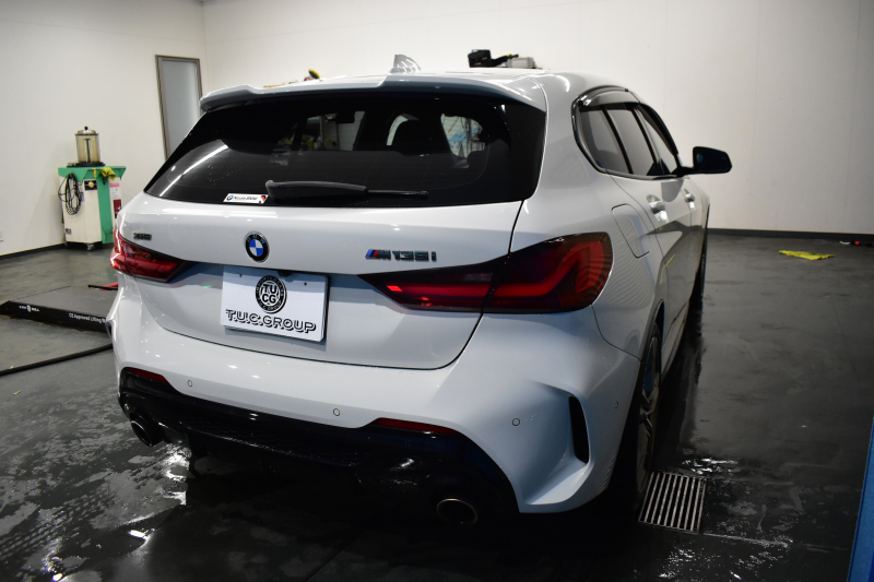 BMW 1シリーズ M135i xDrive ﾌﾙﾀｲﾑ4WD TV ｺﾝﾌｫｰﾄ&ﾅﾋﾞｹﾞｰｼｮﾝ&ｽﾄﾚｰｼﾞP Mｽﾎﾟｰﾂｼｰﾄ Mｽﾎﾟｰﾂﾌﾞﾚｰｷ 可変ｻｽ 追従ACC BMWﾗｲﾌﾞｺｯｸﾋﾟｯﾄ ﾋｰﾀｰ付ｱﾙｶﾝﾀｰﾗｽﾎﾟｰﾂｼｰﾄ ﾀｯﾁﾊﾟﾈﾙﾅﾋﾞ ｱｯﾌﾟﾙｶｰﾌﾟﾚｲ ﾍｷｻｺﾞﾅﾙLEDﾍｯﾄﾞﾗｲﾄ 電動Rｹﾞｰﾄ 2年保証