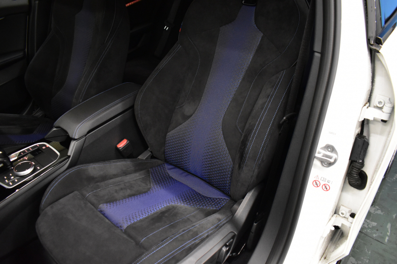 BMW 1シリーズ M135i xDrive ﾌﾙﾀｲﾑ4WD TV ｺﾝﾌｫｰﾄ&ﾅﾋﾞｹﾞｰｼｮﾝ&ｽﾄﾚｰｼﾞP Mｽﾎﾟｰﾂｼｰﾄ Mｽﾎﾟｰﾂﾌﾞﾚｰｷ 可変ｻｽ 追従ACC BMWﾗｲﾌﾞｺｯｸﾋﾟｯﾄ ﾋｰﾀｰ付ｱﾙｶﾝﾀｰﾗｽﾎﾟｰﾂｼｰﾄ ﾀｯﾁﾊﾟﾈﾙﾅﾋﾞ ｱｯﾌﾟﾙｶｰﾌﾟﾚｲ ﾍｷｻｺﾞﾅﾙLEDﾍｯﾄﾞﾗｲﾄ 電動Rｹﾞｰﾄ 2年保証