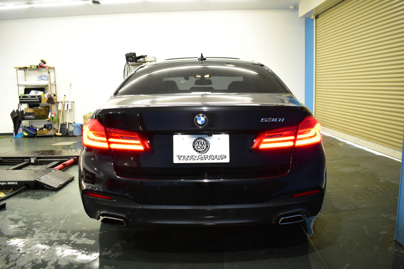 BMW 5シリーズ 530i Mｽﾎﾟｰﾂ G30型 型式変更後ﾓﾃﾞﾙ全面液晶ﾒｰﾀｰﾊﾟﾈﾙ   高出力 ｻﾝﾙｰﾌ ﾊｲﾗｲﾝP 全席ﾋｰﾀｰｱｲﾎﾞﾘｰ革 LEDﾍｯﾄﾞﾗｲﾄ 追従ACC HUD ﾊｰﾏﾝｶｰﾄﾞﾝ 車線変更&逸脱警告 衝突軽減B ﾀｯﾁﾊﾟﾈﾙ対応iﾄﾞﾗｲﾌﾞHDDﾅﾋﾞﾌﾙｾｸﾞ 3Dﾋﾞｭｰ Bｶﾒﾗ 電動ﾄﾗﾝｸ 2年保証