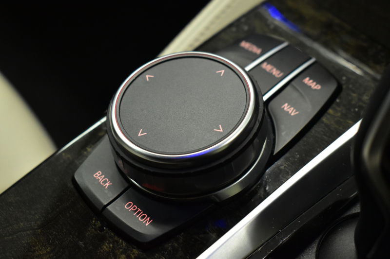 BMW 5シリーズ 530i Mｽﾎﾟｰﾂ G30型 型式変更後ﾓﾃﾞﾙ全面液晶ﾒｰﾀｰﾊﾟﾈﾙ   高出力 ｻﾝﾙｰﾌ ﾊｲﾗｲﾝP 全席ﾋｰﾀｰｱｲﾎﾞﾘｰ革 LEDﾍｯﾄﾞﾗｲﾄ 追従ACC HUD ﾊｰﾏﾝｶｰﾄﾞﾝ 車線変更&逸脱警告 衝突軽減B ﾀｯﾁﾊﾟﾈﾙ対応iﾄﾞﾗｲﾌﾞHDDﾅﾋﾞﾌﾙｾｸﾞ 3Dﾋﾞｭｰ Bｶﾒﾗ 電動ﾄﾗﾝｸ 2年保証