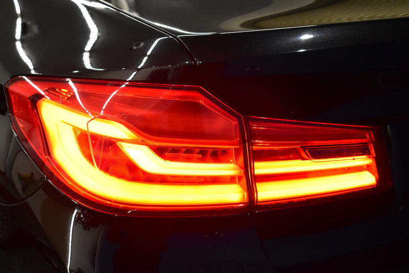 BMW 5シリーズ 530i Mｽﾎﾟｰﾂ G30型 型式変更後ﾓﾃﾞﾙ全面液晶ﾒｰﾀｰﾊﾟﾈﾙ   高出力 ｻﾝﾙｰﾌ ﾊｲﾗｲﾝP 全席ﾋｰﾀｰｱｲﾎﾞﾘｰ革 LEDﾍｯﾄﾞﾗｲﾄ 追従ACC HUD ﾊｰﾏﾝｶｰﾄﾞﾝ 車線変更&逸脱警告 衝突軽減B ﾀｯﾁﾊﾟﾈﾙ対応iﾄﾞﾗｲﾌﾞHDDﾅﾋﾞﾌﾙｾｸﾞ 3Dﾋﾞｭｰ Bｶﾒﾗ 電動ﾄﾗﾝｸ 2年保証