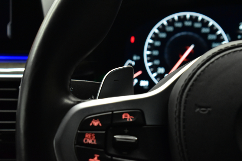 BMW 5シリーズ 530i Mｽﾎﾟｰﾂ G30型 型式変更後ﾓﾃﾞﾙ全面液晶ﾒｰﾀｰﾊﾟﾈﾙ   高出力 ｻﾝﾙｰﾌ ﾊｲﾗｲﾝP 全席ﾋｰﾀｰｱｲﾎﾞﾘｰ革 LEDﾍｯﾄﾞﾗｲﾄ 追従ACC HUD ﾊｰﾏﾝｶｰﾄﾞﾝ 車線変更&逸脱警告 衝突軽減B ﾀｯﾁﾊﾟﾈﾙ対応iﾄﾞﾗｲﾌﾞHDDﾅﾋﾞﾌﾙｾｸﾞ 3Dﾋﾞｭｰ Bｶﾒﾗ 電動ﾄﾗﾝｸ 2年保証