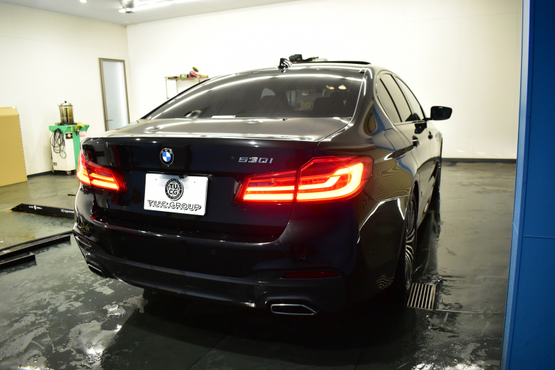 BMW 5シリーズ 530i Mｽﾎﾟｰﾂ G30型 型式変更後ﾓﾃﾞﾙ全面液晶ﾒｰﾀｰﾊﾟﾈﾙ   高出力 ｻﾝﾙｰﾌ ﾊｲﾗｲﾝP 全席ﾋｰﾀｰｱｲﾎﾞﾘｰ革 LEDﾍｯﾄﾞﾗｲﾄ 追従ACC HUD ﾊｰﾏﾝｶｰﾄﾞﾝ 車線変更&逸脱警告 衝突軽減B ﾀｯﾁﾊﾟﾈﾙ対応iﾄﾞﾗｲﾌﾞHDDﾅﾋﾞﾌﾙｾｸﾞ 3Dﾋﾞｭｰ Bｶﾒﾗ 電動ﾄﾗﾝｸ 2年保証