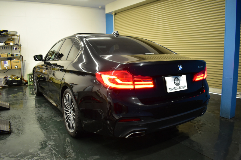 BMW 5シリーズ 530i Mｽﾎﾟｰﾂ G30型 型式変更後ﾓﾃﾞﾙ全面液晶ﾒｰﾀｰﾊﾟﾈﾙ   高出力 ｻﾝﾙｰﾌ ﾊｲﾗｲﾝP 全席ﾋｰﾀｰｱｲﾎﾞﾘｰ革 LEDﾍｯﾄﾞﾗｲﾄ 追従ACC HUD ﾊｰﾏﾝｶｰﾄﾞﾝ 車線変更&逸脱警告 衝突軽減B ﾀｯﾁﾊﾟﾈﾙ対応iﾄﾞﾗｲﾌﾞHDDﾅﾋﾞﾌﾙｾｸﾞ 3Dﾋﾞｭｰ Bｶﾒﾗ 電動ﾄﾗﾝｸ 2年保証