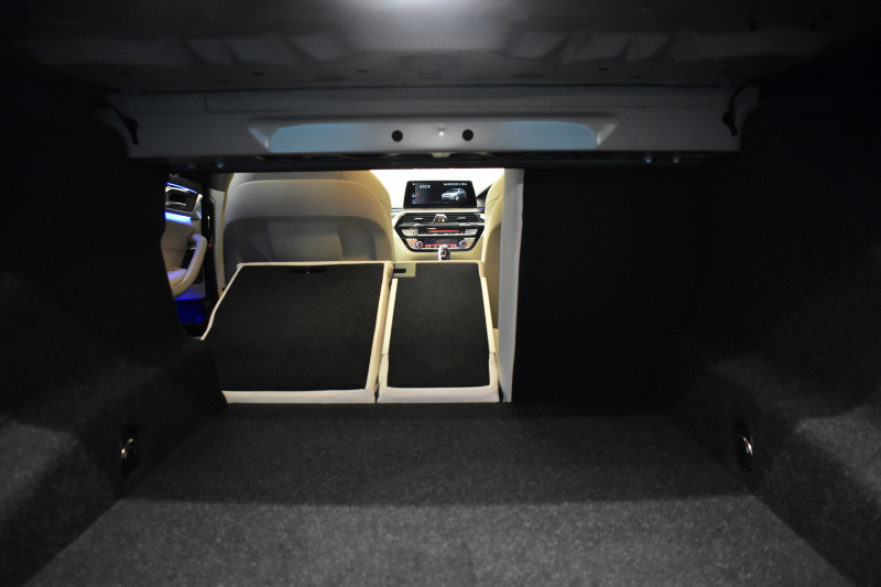 BMW 5シリーズ 530i Mｽﾎﾟｰﾂ G30型 型式変更後ﾓﾃﾞﾙ全面液晶ﾒｰﾀｰﾊﾟﾈﾙ   高出力 ｻﾝﾙｰﾌ ﾊｲﾗｲﾝP 全席ﾋｰﾀｰｱｲﾎﾞﾘｰ革 LEDﾍｯﾄﾞﾗｲﾄ 追従ACC HUD ﾊｰﾏﾝｶｰﾄﾞﾝ 車線変更&逸脱警告 衝突軽減B ﾀｯﾁﾊﾟﾈﾙ対応iﾄﾞﾗｲﾌﾞHDDﾅﾋﾞﾌﾙｾｸﾞ 3Dﾋﾞｭｰ Bｶﾒﾗ 電動ﾄﾗﾝｸ 2年保証