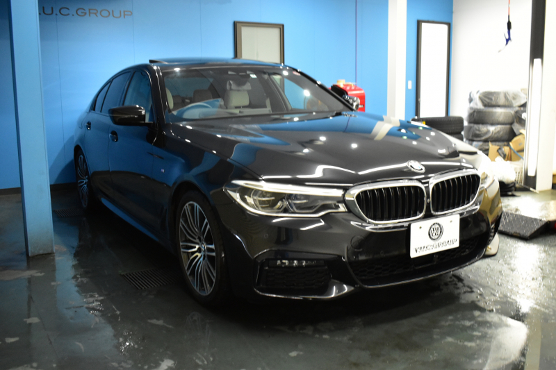 BMW 5シリーズ 530i Mｽﾎﾟｰﾂ G30型 型式変更後ﾓﾃﾞﾙ全面液晶ﾒｰﾀｰﾊﾟﾈﾙ   高出力 ｻﾝﾙｰﾌ ﾊｲﾗｲﾝP 全席ﾋｰﾀｰｱｲﾎﾞﾘｰ革 LEDﾍｯﾄﾞﾗｲﾄ 追従ACC HUD ﾊｰﾏﾝｶｰﾄﾞﾝ 車線変更&逸脱警告 衝突軽減B ﾀｯﾁﾊﾟﾈﾙ対応iﾄﾞﾗｲﾌﾞHDDﾅﾋﾞﾌﾙｾｸﾞ 3Dﾋﾞｭｰ Bｶﾒﾗ 電動ﾄﾗﾝｸ 2年保証