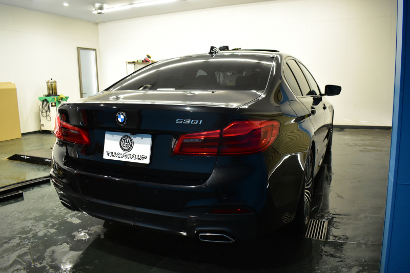 BMW 5シリーズ 530i Mｽﾎﾟｰﾂ G30型 型式変更後ﾓﾃﾞﾙ全面液晶ﾒｰﾀｰﾊﾟﾈﾙ   高出力 ｻﾝﾙｰﾌ ﾊｲﾗｲﾝP 全席ﾋｰﾀｰｱｲﾎﾞﾘｰ革 LEDﾍｯﾄﾞﾗｲﾄ 追従ACC HUD ﾊｰﾏﾝｶｰﾄﾞﾝ 車線変更&逸脱警告 衝突軽減B ﾀｯﾁﾊﾟﾈﾙ対応iﾄﾞﾗｲﾌﾞHDDﾅﾋﾞﾌﾙｾｸﾞ 3Dﾋﾞｭｰ Bｶﾒﾗ 電動ﾄﾗﾝｸ 2年保証