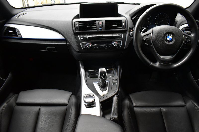 BMW 1シリーズ M135i 直6ﾀｰﾎﾞ320馬力 1ｵｰﾅｰ ｱﾀﾞﾌﾟﾃｨﾌﾞMｻｽ 大型ﾌﾞﾚｰｷｼｽﾃﾑ ﾋｰﾀｰ付黒革電動 ﾀｯﾁﾊﾟｯﾄﾞ付iﾄﾞﾗｲﾌﾞHDDﾅﾋﾞ Bｶﾒﾗ ﾘｱPDC ﾊﾟﾄﾞﾙｼﾌﾄ 専用18AW ｽﾏｰﾄｷｰ ETC 2年保証