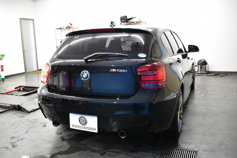 BMW 1シリーズ M135i 直6ﾀｰﾎﾞ320馬力 1ｵｰﾅｰ ｱﾀﾞﾌﾟﾃｨﾌﾞMｻｽ 大型ﾌﾞﾚｰｷｼｽﾃﾑ ﾋｰﾀｰ付黒革電動 ﾀｯﾁﾊﾟｯﾄﾞ付iﾄﾞﾗｲﾌﾞHDDﾅﾋﾞ Bｶﾒﾗ ﾘｱPDC ﾊﾟﾄﾞﾙｼﾌﾄ 専用18AW ｽﾏｰﾄｷｰ ETC 2年保証