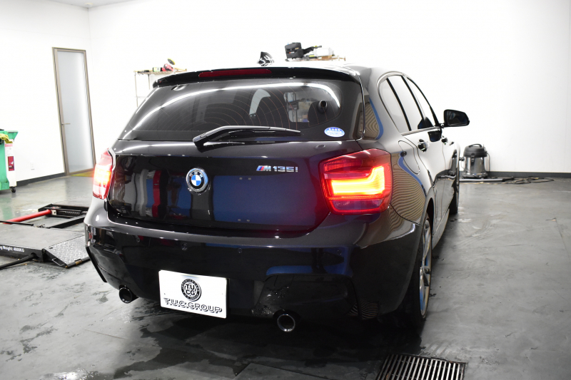 BMW 1シリーズ M135i 直6ﾀｰﾎﾞ320馬力 1ｵｰﾅｰ ｱﾀﾞﾌﾟﾃｨﾌﾞMｻｽ 大型ﾌﾞﾚｰｷｼｽﾃﾑ ﾋｰﾀｰ付黒革電動 ﾀｯﾁﾊﾟｯﾄﾞ付iﾄﾞﾗｲﾌﾞHDDﾅﾋﾞ Bｶﾒﾗ ﾘｱPDC ﾊﾟﾄﾞﾙｼﾌﾄ 専用18AW ｽﾏｰﾄｷｰ ETC 2年保証