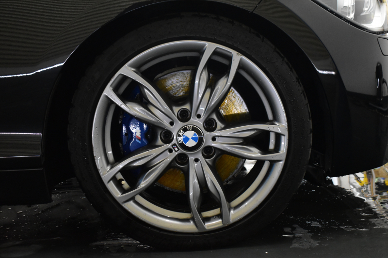 BMW 1シリーズ M135i 直6ﾀｰﾎﾞ320馬力 1ｵｰﾅｰ ｱﾀﾞﾌﾟﾃｨﾌﾞMｻｽ 大型ﾌﾞﾚｰｷｼｽﾃﾑ ﾋｰﾀｰ付黒革電動 ﾀｯﾁﾊﾟｯﾄﾞ付iﾄﾞﾗｲﾌﾞHDDﾅﾋﾞ Bｶﾒﾗ ﾘｱPDC ﾊﾟﾄﾞﾙｼﾌﾄ 専用18AW ｽﾏｰﾄｷｰ ETC 2年保証