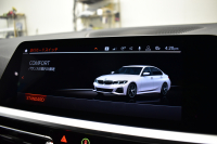 BMW 3シリーズ 320i Mｽﾎﾟｰﾂ G20型 ｺﾝﾌｫｰﾄP 全周囲ｶﾒﾗ3Dﾋﾞｭｰ ﾜｲﾔﾚｽ充電 電動ﾄﾗﾝｸ ﾋｰﾀｰ付ｱﾙｶﾝﾀｰﾗｺﾝﾋﾞ ﾀｯﾁﾊﾟﾈﾙﾅﾋﾞ ｱｯﾌﾟﾙｶｰﾌﾟﾚｲ 追従ACC LEDﾍｯﾄﾞﾗｲﾄ 側面衝突&車線変更&逸脱&歩行者警告 液晶ﾒｰﾀｰ 後退ｱｼｽﾄ Pｱｼｽﾄ 2年保証
