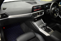 BMW 3シリーズ 320i Mｽﾎﾟｰﾂ G20型 ｺﾝﾌｫｰﾄP 全周囲ｶﾒﾗ3Dﾋﾞｭｰ ﾜｲﾔﾚｽ充電 電動ﾄﾗﾝｸ ﾋｰﾀｰ付ｱﾙｶﾝﾀｰﾗｺﾝﾋﾞ ﾀｯﾁﾊﾟﾈﾙﾅﾋﾞ ｱｯﾌﾟﾙｶｰﾌﾟﾚｲ 追従ACC LEDﾍｯﾄﾞﾗｲﾄ 側面衝突&車線変更&逸脱&歩行者警告 液晶ﾒｰﾀｰ 後退ｱｼｽﾄ Pｱｼｽﾄ 2年保証