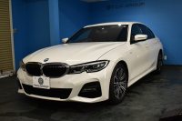 BMW 3シリーズ 320i Mｽﾎﾟｰﾂ G20型 ｺﾝﾌｫｰﾄP 全周囲ｶﾒﾗ3Dﾋﾞｭｰ ﾜｲﾔﾚｽ充電 電動ﾄﾗﾝｸ ﾋｰﾀｰ付ｱﾙｶﾝﾀｰﾗｺﾝﾋﾞ ﾀｯﾁﾊﾟﾈﾙﾅﾋﾞ ｱｯﾌﾟﾙｶｰﾌﾟﾚｲ 追従ACC LEDﾍｯﾄﾞﾗｲﾄ 側面衝突&車線変更&逸脱&歩行者警告 液晶ﾒｰﾀｰ 後退ｱｼｽﾄ Pｱｼｽﾄ 2年保証