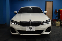 BMW 3シリーズ 320i Mｽﾎﾟｰﾂ G20型 ｺﾝﾌｫｰﾄP 全周囲ｶﾒﾗ3Dﾋﾞｭｰ ﾜｲﾔﾚｽ充電 電動ﾄﾗﾝｸ ﾋｰﾀｰ付ｱﾙｶﾝﾀｰﾗｺﾝﾋﾞ ﾀｯﾁﾊﾟﾈﾙﾅﾋﾞ ｱｯﾌﾟﾙｶｰﾌﾟﾚｲ 追従ACC LEDﾍｯﾄﾞﾗｲﾄ 側面衝突&車線変更&逸脱&歩行者警告 液晶ﾒｰﾀｰ 後退ｱｼｽﾄ Pｱｼｽﾄ 2年保証