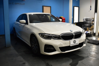 BMW 3シリーズ 320i Mｽﾎﾟｰﾂ G20型 ｺﾝﾌｫｰﾄP 全周囲ｶﾒﾗ3Dﾋﾞｭｰ ﾜｲﾔﾚｽ充電 電動ﾄﾗﾝｸ ﾋｰﾀｰ付ｱﾙｶﾝﾀｰﾗｺﾝﾋﾞ ﾀｯﾁﾊﾟﾈﾙﾅﾋﾞ ｱｯﾌﾟﾙｶｰﾌﾟﾚｲ 追従ACC LEDﾍｯﾄﾞﾗｲﾄ 側面衝突&車線変更&逸脱&歩行者警告 液晶ﾒｰﾀｰ 後退ｱｼｽﾄ Pｱｼｽﾄ 2年保証