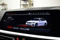 BMW 3シリーズ 320i Mｽﾎﾟｰﾂ G20型 ｺﾝﾌｫｰﾄP 全周囲ｶﾒﾗ3Dﾋﾞｭｰ ﾜｲﾔﾚｽ充電 電動ﾄﾗﾝｸ ﾋｰﾀｰ付ｱﾙｶﾝﾀｰﾗｺﾝﾋﾞ ﾀｯﾁﾊﾟﾈﾙﾅﾋﾞ ｱｯﾌﾟﾙｶｰﾌﾟﾚｲ 追従ACC LEDﾍｯﾄﾞﾗｲﾄ 側面衝突&車線変更&逸脱&歩行者警告 液晶ﾒｰﾀｰ 後退ｱｼｽﾄ Pｱｼｽﾄ 2年保証