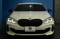 BMW 1シリーズ M135i xDrive ﾌﾙﾀｲﾑ4WD ﾃﾞﾋﾞｭｰ&ｺﾝﾌｫｰﾄ&ﾅﾋﾞｹﾞｰｼｮﾝP ｱﾙｶﾝﾀｰﾗMｽﾎﾟｰﾂｼｰﾄ&ﾌﾞﾚｰｷ 可変ｻｽ Mﾊﾟﾌｫﾘｱｽﾎﾟｲﾗｰ&ﾌﾘｯｸ&ｻｲﾄﾞｽﾃｯｶｰ ACC ﾗｲﾌﾞｺｯｸﾋﾟｯﾄ ﾀｯﾁﾊﾟﾈﾙﾅﾋﾞ ｱｯﾌﾟﾙｶｰﾌﾟﾚｲ ﾍｷｻｺﾞﾅﾙLEDﾍｯﾄﾞﾗｲﾄ 2年保証