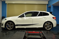 BMW 1シリーズ M135i xDrive ﾌﾙﾀｲﾑ4WD ﾃﾞﾋﾞｭｰ&ｺﾝﾌｫｰﾄ&ﾅﾋﾞｹﾞｰｼｮﾝP ｱﾙｶﾝﾀｰﾗMｽﾎﾟｰﾂｼｰﾄ&ﾌﾞﾚｰｷ 可変ｻｽ Mﾊﾟﾌｫﾘｱｽﾎﾟｲﾗｰ&ﾌﾘｯｸ&ｻｲﾄﾞｽﾃｯｶｰ ACC ﾗｲﾌﾞｺｯｸﾋﾟｯﾄ ﾀｯﾁﾊﾟﾈﾙﾅﾋﾞ ｱｯﾌﾟﾙｶｰﾌﾟﾚｲ ﾍｷｻｺﾞﾅﾙLEDﾍｯﾄﾞﾗｲﾄ 2年保証