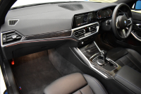 BMW 3シリーズ 330i Mｽﾎﾟｰﾂ G20型 高出力 1ｵｰﾅｰ ﾃﾞﾋﾞｭｰ&ｲﾉﾍﾞｰｼｮﾝ&ｺﾝﾌｫｰﾄP ﾚｰｻﾞｰLEDﾗｲﾄ ﾋｰﾀｰ付黒革 ACC HUD 19AW Mｽﾎﾟｰﾂﾌﾞﾚｰｷ 全周囲ｶﾒﾗ3Dﾋﾞｭｰ ｼﾞｪｽﾁｬｰｺﾝﾄﾛｰﾙ付ﾀｯﾁﾊﾟﾈﾙﾅﾋﾞ ｱｯﾌﾟﾙｶｰﾌﾟﾚｲ ﾜｲﾔﾚｽ充電 2年保証