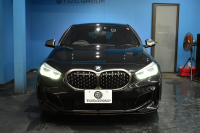 BMW 1シリーズ M135i xDrive ﾌﾙﾀｲﾑ4WD ﾃﾞﾋﾞｭｰ&ｺﾝﾌｫｰﾄ&ﾅﾋﾞｹﾞｰｼｮﾝP ｱﾙｶﾝﾀｰﾗMｽﾎﾟｰﾂｼｰﾄ&ﾌﾞﾚｰｷ 可変ｻｽ ACC LCW ﾗｲﾌﾞｺｯｸﾋﾟｯﾄ ﾀｯﾁﾊﾟﾈﾙﾅﾋﾞ ｱｯﾌﾟﾙｶｰﾌﾟﾚｲ ﾍｷｻｺﾞﾅﾙLEDﾍｯﾄﾞﾗｲﾄ 電動Rｹﾞｰﾄ 2年保証