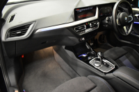 BMW 1シリーズ M135i xDrive ﾌﾙﾀｲﾑ4WD ﾃﾞﾋﾞｭｰ&ｺﾝﾌｫｰﾄ&ﾅﾋﾞｹﾞｰｼｮﾝP ｱﾙｶﾝﾀｰﾗMｽﾎﾟｰﾂｼｰﾄ&ﾌﾞﾚｰｷ 可変ｻｽ ACC LCW ﾗｲﾌﾞｺｯｸﾋﾟｯﾄ ﾀｯﾁﾊﾟﾈﾙﾅﾋﾞ ｱｯﾌﾟﾙｶｰﾌﾟﾚｲ ﾍｷｻｺﾞﾅﾙLEDﾍｯﾄﾞﾗｲﾄ 電動Rｹﾞｰﾄ 2年保証