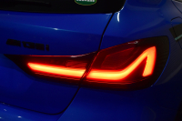 BMW 1シリーズ M135i xDrive ﾌﾙﾀｲﾑ4WD ﾃﾞﾋﾞｭｰ&ｺﾝﾌｫｰﾄ&ﾅﾋﾞｹﾞｰｼｮﾝP ｱﾙｶﾝﾀｰﾗMｽﾎﾟｰﾂｼｰﾄ&ﾌﾞﾚｰｷ 可変ｻｽ Mﾊﾟﾌｫﾘｱｽﾎﾟｲﾗｰ ACC ﾗｲﾌﾞｺｯｸﾋﾟｯﾄ ﾀｯﾁﾊﾟﾈﾙﾅﾋﾞ ｱｯﾌﾟﾙｶｰﾌﾟﾚｲ ﾍｷｻｺﾞﾅﾙLEDﾍｯﾄﾞﾗｲﾄ 2年保証