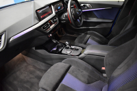 BMW 1シリーズ M135i xDrive ﾌﾙﾀｲﾑ4WD ﾃﾞﾋﾞｭｰ&ｺﾝﾌｫｰﾄ&ﾅﾋﾞｹﾞｰｼｮﾝP ｱﾙｶﾝﾀｰﾗMｽﾎﾟｰﾂｼｰﾄ&ﾌﾞﾚｰｷ 可変ｻｽ Mﾊﾟﾌｫﾘｱｽﾎﾟｲﾗｰ ACC ﾗｲﾌﾞｺｯｸﾋﾟｯﾄ ﾀｯﾁﾊﾟﾈﾙﾅﾋﾞ ｱｯﾌﾟﾙｶｰﾌﾟﾚｲ ﾍｷｻｺﾞﾅﾙLEDﾍｯﾄﾞﾗｲﾄ 2年保証