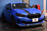 BMW 1シリーズ M135i xDrive ﾌﾙﾀｲﾑ4WD ﾃﾞﾋﾞｭｰ&ｺﾝﾌｫｰﾄ&ﾅﾋﾞｹﾞｰｼｮﾝP ｱﾙｶﾝﾀｰﾗMｽﾎﾟｰﾂｼｰﾄ&ﾌﾞﾚｰｷ 可変ｻｽ Mﾊﾟﾌｫﾘｱｽﾎﾟｲﾗｰ ACC ﾗｲﾌﾞｺｯｸﾋﾟｯﾄ ﾀｯﾁﾊﾟﾈﾙﾅﾋﾞ ｱｯﾌﾟﾙｶｰﾌﾟﾚｲ ﾍｷｻｺﾞﾅﾙLEDﾍｯﾄﾞﾗｲﾄ 2年保証