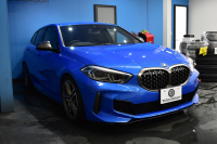 BMW 1シリーズ M135i xDrive 4WD ﾃﾞﾋﾞｭｰP ﾋｰﾀｰ付ﾌﾞﾗｯｸﾚｻﾞｰMｽﾎﾟｰﾂｼｰﾄ 可変ｻｽﾍﾟﾝｼｮﾝ H&Rｽﾎﾟｰﾂｽﾌﾟﾘﾝｸﾞ Mｼｰﾄﾍﾞﾙﾄ HiFiｽﾋﾟｰｶｰ Mｽﾎﾟｰﾂﾌﾞﾚｰｷ ACC BMWﾗｲﾌﾞｺｯｸﾋﾟｯﾄ ﾀｯﾁﾊﾟﾈﾙﾅﾋﾞ ｱｯﾌﾟﾙｶｰﾌﾟﾚｲ ﾍｷｻｺﾞﾅﾙLEDﾍｯﾄﾞﾗｲﾄ 2年保証