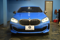 BMW 1シリーズ M135i xDrive 4WD ﾃﾞﾋﾞｭｰP ﾋｰﾀｰ付ﾌﾞﾗｯｸﾚｻﾞｰMｽﾎﾟｰﾂｼｰﾄ 可変ｻｽﾍﾟﾝｼｮﾝ H&Rｽﾎﾟｰﾂｽﾌﾟﾘﾝｸﾞ Mｼｰﾄﾍﾞﾙﾄ HiFiｽﾋﾟｰｶｰ Mｽﾎﾟｰﾂﾌﾞﾚｰｷ ACC BMWﾗｲﾌﾞｺｯｸﾋﾟｯﾄ ﾀｯﾁﾊﾟﾈﾙﾅﾋﾞ ｱｯﾌﾟﾙｶｰﾌﾟﾚｲ ﾍｷｻｺﾞﾅﾙLEDﾍｯﾄﾞﾗｲﾄ 2年保証