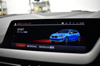 BMW 1シリーズ M135i xDrive 4WD ﾃﾞﾋﾞｭｰP ﾋｰﾀｰ付ﾌﾞﾗｯｸﾚｻﾞｰMｽﾎﾟｰﾂｼｰﾄ 可変ｻｽﾍﾟﾝｼｮﾝ H&Rｽﾎﾟｰﾂｽﾌﾟﾘﾝｸﾞ Mｼｰﾄﾍﾞﾙﾄ HiFiｽﾋﾟｰｶｰ Mｽﾎﾟｰﾂﾌﾞﾚｰｷ ACC BMWﾗｲﾌﾞｺｯｸﾋﾟｯﾄ ﾀｯﾁﾊﾟﾈﾙﾅﾋﾞ ｱｯﾌﾟﾙｶｰﾌﾟﾚｲ ﾍｷｻｺﾞﾅﾙLEDﾍｯﾄﾞﾗｲﾄ 2年保証