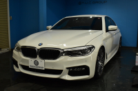 BMW 5シリーズ 530e Mｽﾎﾟｰﾂ PHEV ﾃﾞﾋﾞｭｰP ｿﾌﾄｸﾛｰｽﾞﾄﾞｱ 全席ﾋｰﾀｰ付黒革 LEDﾍｯﾄﾞﾗｲﾄ 追従ACC HUD ｼﾞｪｽﾁｬｰｺﾝﾄﾛｰﾙ 車線変更&逸脱警告 衝突軽減B ﾀｯﾁﾊﾟﾈﾙ対応iﾄﾞﾗｲﾌﾞHDDﾅﾋﾞﾌﾙｾｸﾞ 3Dﾋﾞｭｰ全周囲ｶﾒﾗ 液晶ﾒｰﾀｰ 電動ﾄﾗﾝｸ  KW車高調 19AW 2年保証