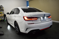 BMW 3シリーズ 320i Mｽﾎﾟｰﾂ ﾃﾞﾋﾞｭｰ&ｺﾝﾌｫｰﾄP ﾋｰﾀｰ付ﾌﾞﾗｯｸﾚｻﾞｰ ｵﾌﾟｼｮﾝ19AW 全周囲ｶﾒﾗ ﾀｯﾁﾊﾟﾈﾙﾅﾋﾞ ﾌﾙｾｸﾞTV ｱｯﾌﾟﾙｶｰﾌﾟﾚｲ 追従ACC LEDﾍｯﾄﾞﾗｲﾄ 電動ﾄﾗﾝｸ 側面衝突&車線変更&逸脱&歩行者警告 液晶ﾒｰﾀｰ 後退ｱｼｽﾄ Pｱｼｽﾄ 2年保証