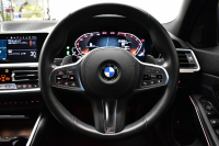 BMW 3シリーズ 320i Mｽﾎﾟｰﾂ ﾃﾞﾋﾞｭｰ&ｺﾝﾌｫｰﾄP ﾋｰﾀｰ付ﾌﾞﾗｯｸﾚｻﾞｰ ｵﾌﾟｼｮﾝ19AW 全周囲ｶﾒﾗ ﾀｯﾁﾊﾟﾈﾙﾅﾋﾞ ﾌﾙｾｸﾞTV ｱｯﾌﾟﾙｶｰﾌﾟﾚｲ 追従ACC LEDﾍｯﾄﾞﾗｲﾄ 電動ﾄﾗﾝｸ 側面衝突&車線変更&逸脱&歩行者警告 液晶ﾒｰﾀｰ 後退ｱｼｽﾄ Pｱｼｽﾄ 2年保証