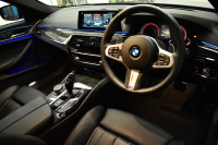 BMW 5シリーズ 530i Mｽﾎﾟｰﾂ ﾊｲﾗｲﾝ&ｲﾉﾍﾞｰｼｮﾝP  全席ﾋｰﾀｰﾌﾞﾗｯｸ革 LEDﾍｯﾄﾞﾗｲﾄ 追従ACC HUD ﾘﾓｰﾄP 液晶ﾒｰﾀｰﾊﾟﾈﾙ 車線変更&逸脱警告 衝突軽減B ｼﾞｪｽﾁｬｰC対応ﾀｯﾁﾊﾟﾈﾙiﾄﾞﾗｲﾌﾞHDDﾅﾋﾞﾌﾙｾｸﾞ 3Dﾋﾞｭｰ Bｶﾒﾗ 電動ﾄﾗﾝｸ 2年保証
