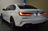 BMW 3シリーズ 330i Mｽﾎﾟｰﾂ 期間限定掲載 高出力 ｲﾉﾍﾞｰｼｮﾝ&ﾌｧｽﾄﾄﾗｯｸ＆ﾊｲﾗｲﾝ&ｺﾝﾌｫｰﾄP ﾚｰｻﾞｰLEDﾗｲﾄ ﾋｰﾀｰ付黒革 ACC HUD 19AW Mｽﾎﾟｰﾂﾌﾞﾚｰｷ 可変Mｻｽ 全周囲ｶﾒﾗ3Dﾋﾞｭｰ駐車ｱｼｽﾄ ｼﾞｪｽﾁｬｰｺﾝﾄﾛｰﾙ付ﾀｯﾁﾊﾟﾈﾙﾅﾋﾞ 電動ﾄﾗﾝｸ ﾜｲﾔﾚｽ充電 2年保証