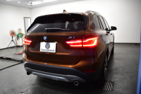 BMW X1 Xdrive25i Xﾗｲﾝ 4WD ﾊﾟﾉﾗﾏSR ﾊｲﾗｲﾝ&ｺﾝﾌｫｰﾄP 追従ACC ﾋｰﾀｰ付電動白革 ﾀｯﾁﾊﾟｯﾄﾞﾅﾋﾞBｶﾒﾗ Pｱｼｽﾄ前後PDC 衝突軽減B 車線逸脱&歩行者警告 電動Rｹﾞｰﾄ ｳｯﾄﾞｲﾝﾃﾘｱ ﾄﾞﾗﾊﾟﾌｫ 19AW 2年保証