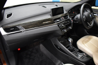 BMW X1 Xdrive25i Xﾗｲﾝ 4WD ﾊﾟﾉﾗﾏSR ﾊｲﾗｲﾝ&ｺﾝﾌｫｰﾄP 追従ACC ﾋｰﾀｰ付電動白革 ﾀｯﾁﾊﾟｯﾄﾞﾅﾋﾞBｶﾒﾗ Pｱｼｽﾄ前後PDC 衝突軽減B 車線逸脱&歩行者警告 電動Rｹﾞｰﾄ ｳｯﾄﾞｲﾝﾃﾘｱ ﾄﾞﾗﾊﾟﾌｫ 19AW 2年保証