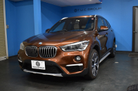 BMW X1 Xdrive25i Xﾗｲﾝ 4WD ﾊﾟﾉﾗﾏSR ﾊｲﾗｲﾝ&ｺﾝﾌｫｰﾄP 追従ACC ﾋｰﾀｰ付電動白革 ﾀｯﾁﾊﾟｯﾄﾞﾅﾋﾞBｶﾒﾗ Pｱｼｽﾄ前後PDC 衝突軽減B 車線逸脱&歩行者警告 電動Rｹﾞｰﾄ ｳｯﾄﾞｲﾝﾃﾘｱ ﾄﾞﾗﾊﾟﾌｫ 19AW 2年保証