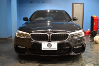 BMW 5シリーズ 530i Mｽﾎﾟｰﾂ 高出力ﾓﾃﾞﾙ ｲﾉﾍﾞｰｼｮﾝ&ｺﾝﾌｫｰﾄ&ﾊｲﾗｲﾝP 全席ﾋｰﾀｰ付黒革 前席ﾏｯｻｰｼﾞ&ﾍﾞﾝﾁﾚｰﾀｰ ｿﾌﾄｸﾛｰｽﾞﾄﾞｱ HUD LEDﾍｯﾄﾞﾗｲﾄ ACC LCW 液晶ﾒｰﾀｰ ﾀｯﾁﾊﾟﾈﾙ対応iﾄﾞﾗｲﾌﾞHDDﾅﾋﾞﾌﾙｾｸﾞ ｼﾞｪｽﾁｬｰ 3Dﾋﾞｭｰ 電動ﾄﾗﾝｸ ﾘﾓｰﾄP 2年保証