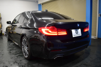 BMW 5シリーズ 530i Mｽﾎﾟｰﾂ 高出力ﾓﾃﾞﾙ ｲﾉﾍﾞｰｼｮﾝ&ｺﾝﾌｫｰﾄ&ﾊｲﾗｲﾝP 全席ﾋｰﾀｰ付黒革 前席ﾏｯｻｰｼﾞ&ﾍﾞﾝﾁﾚｰﾀｰ ｿﾌﾄｸﾛｰｽﾞﾄﾞｱ HUD LEDﾍｯﾄﾞﾗｲﾄ ACC LCW 液晶ﾒｰﾀｰ ﾀｯﾁﾊﾟﾈﾙ対応iﾄﾞﾗｲﾌﾞHDDﾅﾋﾞﾌﾙｾｸﾞ ｼﾞｪｽﾁｬｰ 3Dﾋﾞｭｰ 電動ﾄﾗﾝｸ ﾘﾓｰﾄP 2年保証