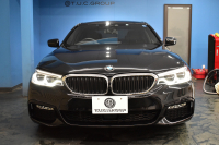 BMW 5シリーズ 530i Mｽﾎﾟｰﾂ 高出力ﾓﾃﾞﾙ ｲﾉﾍﾞｰｼｮﾝ&ｺﾝﾌｫｰﾄ&ﾊｲﾗｲﾝP 全席ﾋｰﾀｰ付黒革 前席ﾏｯｻｰｼﾞ&ﾍﾞﾝﾁﾚｰﾀｰ ｿﾌﾄｸﾛｰｽﾞﾄﾞｱ HUD LEDﾍｯﾄﾞﾗｲﾄ ACC LCW 液晶ﾒｰﾀｰ ﾀｯﾁﾊﾟﾈﾙ対応iﾄﾞﾗｲﾌﾞHDDﾅﾋﾞﾌﾙｾｸﾞ ｼﾞｪｽﾁｬｰ 3Dﾋﾞｭｰ 電動ﾄﾗﾝｸ ﾘﾓｰﾄP 2年保証