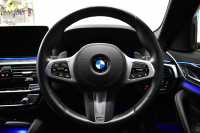 BMW 5シリーズ 530i ﾂｰﾘﾝｸﾞ Mｽﾎﾟｰﾂ LCI後期 ｴｸｽｸﾙｰｼﾌﾞﾅｯﾊﾟﾚｻﾞｰP 全席ﾋｰﾀｰ&前席ﾍﾞﾝﾁﾚｰｼｮﾝ付ｴｸｽｸﾙｰｼﾌﾞﾅｯﾊﾟ黒革 新ﾃﾞｻﾞｲﾝLEDﾍｯﾄﾞﾗｲﾄ ACｼｭﾆｯﾂｧｰ20AW CPMﾛｱﾚｲﾝﾌｫｰｽﾒﾝﾄ 可変ｻｽﾍﾟﾝｼｮﾝ ﾗｲﾌﾞｺｸﾋﾟｯﾄ ACC HUD LCW TV3Dﾋﾞｭｰ 2年保証