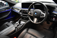 BMW 5シリーズ 530i ﾂｰﾘﾝｸﾞ Mｽﾎﾟｰﾂ LCI後期 ｴｸｽｸﾙｰｼﾌﾞﾅｯﾊﾟﾚｻﾞｰP 全席ﾋｰﾀｰ&前席ﾍﾞﾝﾁﾚｰｼｮﾝ付ｴｸｽｸﾙｰｼﾌﾞﾅｯﾊﾟ黒革 新ﾃﾞｻﾞｲﾝLEDﾍｯﾄﾞﾗｲﾄ ACｼｭﾆｯﾂｧｰ20AW CPMﾛｱﾚｲﾝﾌｫｰｽﾒﾝﾄ 可変ｻｽﾍﾟﾝｼｮﾝ ﾗｲﾌﾞｺｸﾋﾟｯﾄ ACC HUD LCW TV3Dﾋﾞｭｰ 2年保証