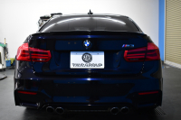 BMW Mシリーズ M3 MDCT  ｲﾝﾃﾞｨﾋﾞｼﾞｭｱﾙｶﾗｰ｢ｱｽﾞﾗｲﾄﾌﾞﾗｯｸ｣ ｵﾌﾟｼｮﾝ可変Mｻｽ Mﾊﾟﾌｫｽｽﾌﾟﾘﾝｸﾞ  LEDﾍｯﾄﾞﾗｲﾄ ＆ﾃｰﾙ 7速DCT ﾋｰﾀｰ付ｿﾉﾏﾍﾞｰｼﾞｭ革 HUD ｵﾌﾟｼｮﾝ19AW 車線逸脱&歩行者警告 ｶｰﾎﾞﾝR ﾌﾙｾｸﾞ Bｶﾒﾗ ﾊｰﾏﾝｶｰﾄﾞﾝ ｶｰﾎﾞﾝFﾘｯﾌﾟ 2年保証