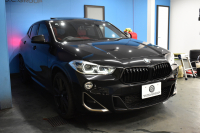 BMW X2 M35i 4WD ｾﾚｸﾄ&ｱﾄﾞﾊﾞﾝｽﾄﾞｱｸﾃｨﾌﾞｾｰﾌﾃｨ‐&ｺﾝﾌｫｰﾄP ﾊﾟﾉﾗﾏｻﾝﾙｰﾌ LEDﾍｯﾄﾞﾗｲﾄ 追従ACC HUD ﾋｰﾀｰ付電動赤革 ﾌﾞﾗｯｸﾍﾟｲﾝﾄ20AW 衝突軽減B 車線逸脱&歩行者警告 ﾀｯﾁﾊﾟﾈﾙHDDﾅﾋﾞBｶﾒﾗ 社外ﾌﾙｾｸﾞ 電動Rｹﾞｰﾄ 2年保証