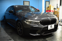 BMW Mシリーズ M5 ｴﾃﾞｨｼｮﾝ MISSION:IMPOSSIBLE  ｺﾝﾍﾟﾃｨｼｮﾝﾍﾞｰｽ特別仕様車 625馬力 MxDrive(4WD/2WD切替可)全席ﾋｰﾀｰ&前席ﾍﾞﾝﾁﾚｰｼｮﾝ付黒革  追従ACC LCW LED HUD 液晶ﾒｰﾀｰ 3Dﾋﾞｭｰ Mﾍﾞﾙﾄ 20AW ﾊｰﾏﾝｶｰﾄﾞﾝ ｿﾌﾄｸﾛｰｽﾞﾄﾞｱ 2年保証