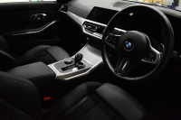 BMW 3シリーズ 320d Xﾄﾞﾗｲﾌﾞ Mｽﾎﾟｰﾂ 4WD 期間限定掲載 新車保証R7年2月迄 ﾌｧｽﾄﾄﾗｯｸP 可変Mｻｽ Mｽﾎﾟｰﾂﾌﾞﾚｰｷ 19AW Pｱｼｽﾄﾌﾟﾗｽ 3Dﾋﾞｭｰ全周囲ｶﾒﾗ ﾋｰﾀｰ付ﾊｰﾌﾚｻﾞｰ BMWﾗｲﾌﾞｺｯｸﾋﾟｯﾄ ｱｯﾌﾟﾙｶｰﾌﾟﾚｲ  ACC LEDﾍｯﾄﾞﾗｲﾄ 車線変更&逸脱&歩行者警告 2年保証