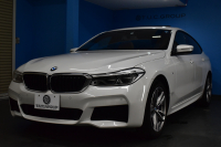 BMW 6シリーズ 630iｸﾞﾗﾝﾂｰﾘｽﾓ Mｽﾎﾟｰﾂ ｺﾝﾌｫｰﾄP ﾊﾟﾉﾗﾏSR ﾍｷｻｺﾞﾅﾙLEDﾍｯﾄﾞﾗｲﾄ  ACC ﾊｰﾏﾝｶｰﾄﾞﾝｻｳﾝﾄﾞ 全席ﾋｰﾀｰ前席ﾍﾞﾝﾁﾚｰｼｮﾝ&ﾏｯｻｰｼﾞ付茶革 HUD 衝突軽減ﾌﾞﾚｰｷ 車線変更 &逸脱&歩行者警告 ﾀｯﾁﾊﾟﾈﾙﾅﾋﾞ 3Dﾋﾞｭｰ 液晶ﾒｰﾀｰ  電動ﾄﾗﾝｸ 2年保証